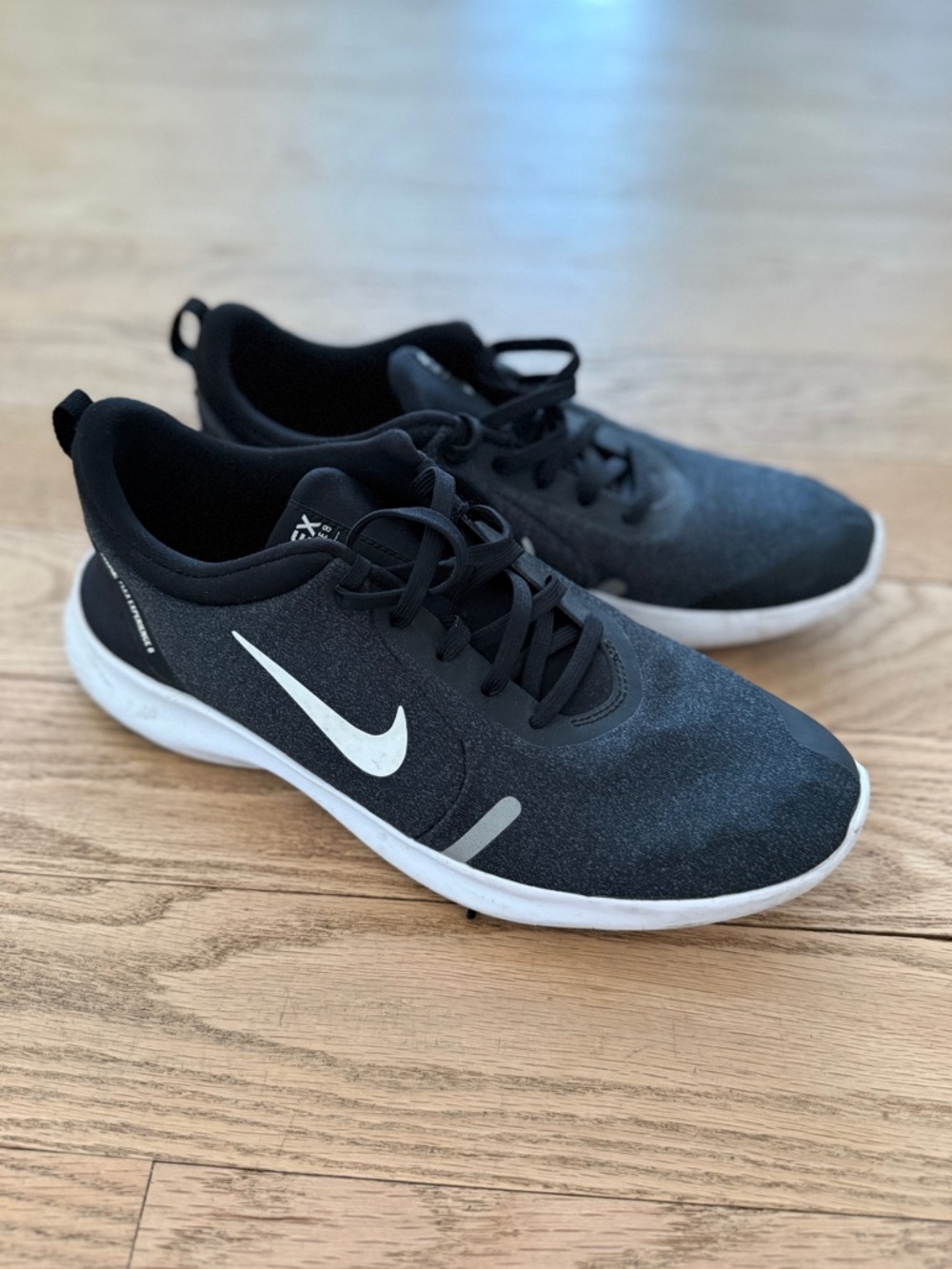 Nike Black Athletic Sneakers Flex Experience 8 in Size 9.5